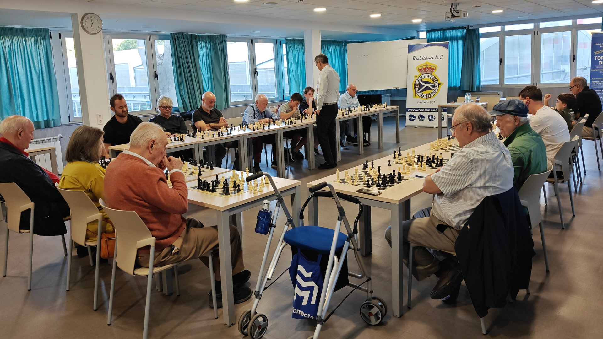 Brillante jornada de simultáneas de ajedrez en el Real Canoe