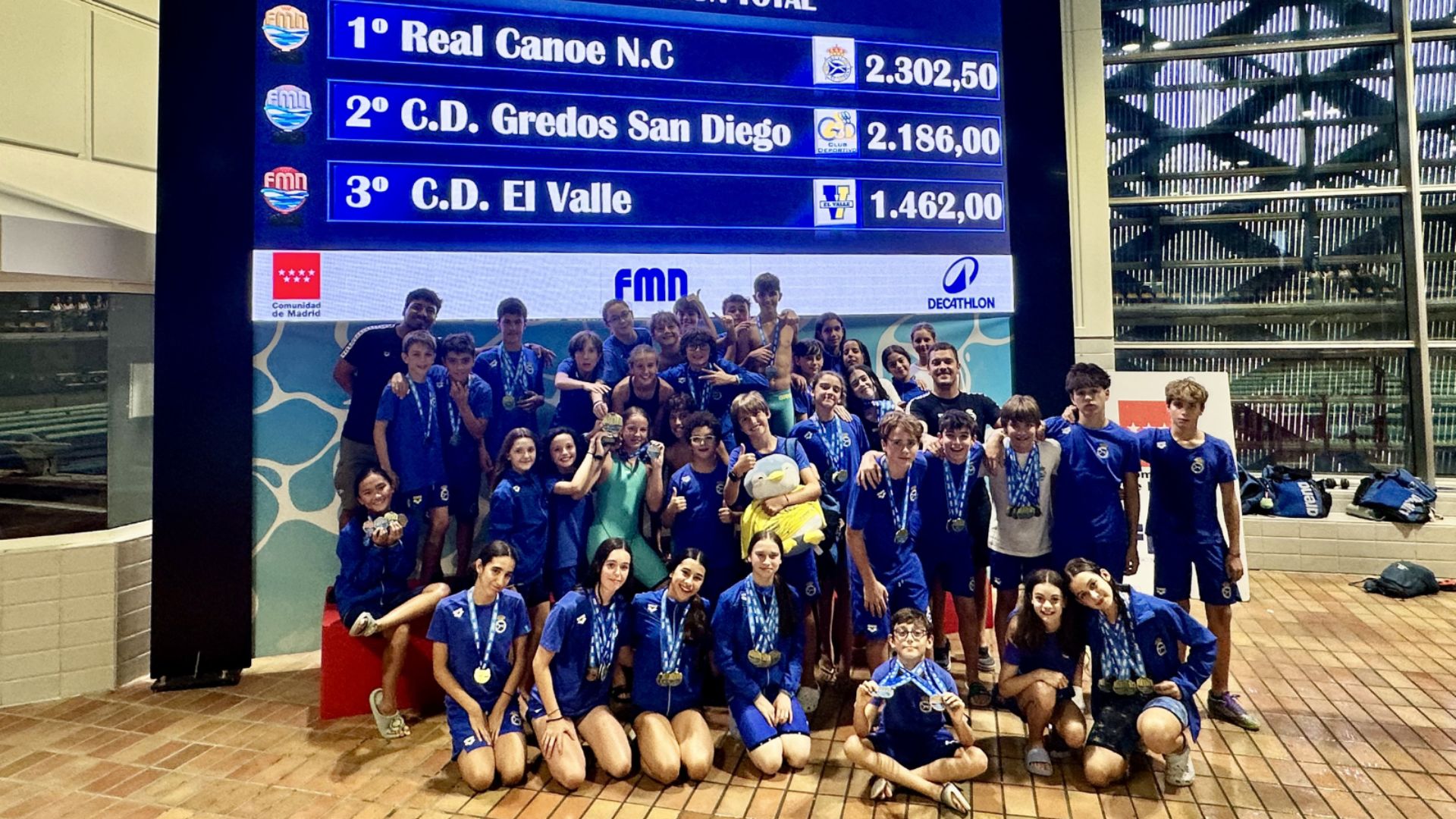 El equipo alevín del Real Canoe N.C. firma un cierre de temporada campeón