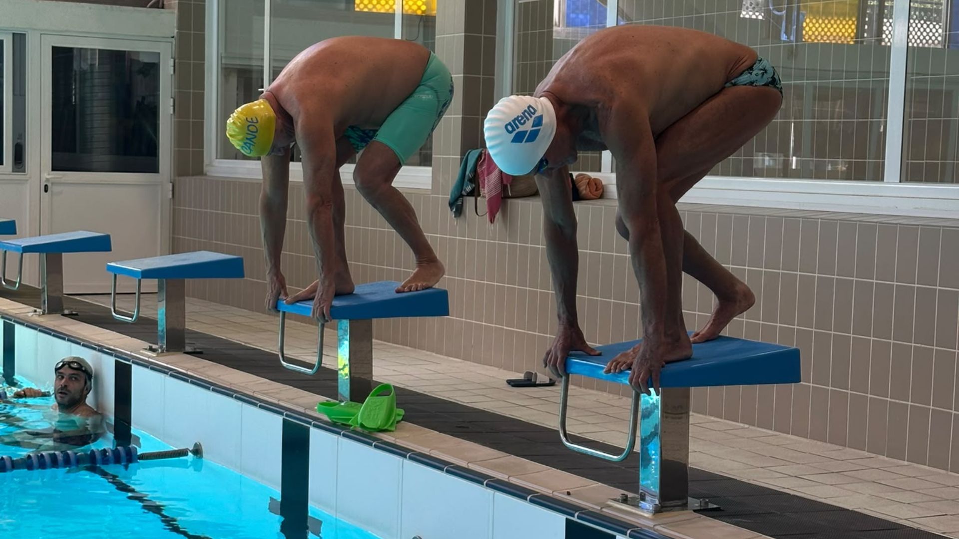 Nuestra piscina de 25 metros estrena nuevos poyetes